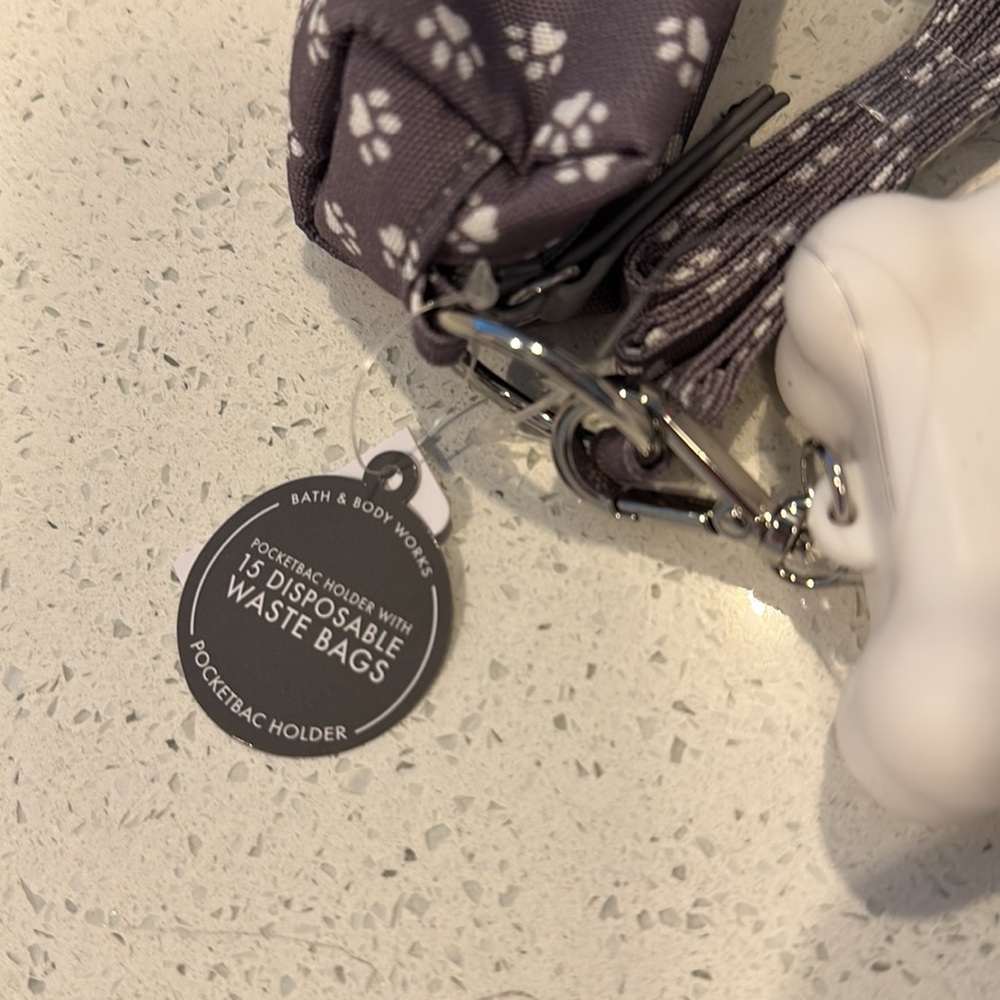 Bath & Body Works Wearable Doggie Clean-Up Bags and Pocketbac holder - Picture 3 of 5